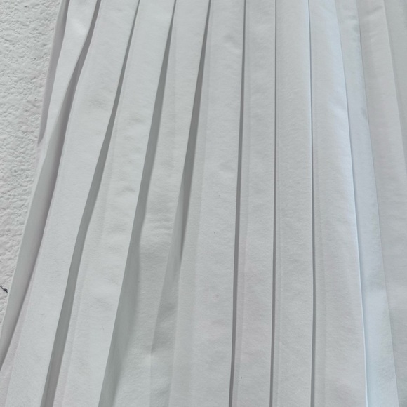 Spanx Elegant White Pleated Skirt - Picture 3 of 16